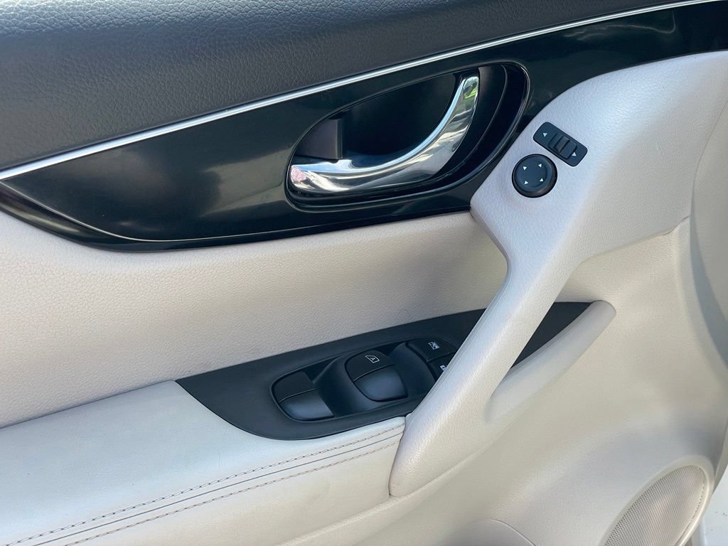 Used 2019 Nissan Rogue Sport SL AWD/4WD image 13