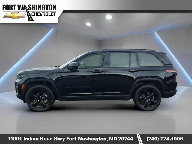 Used 2023 Jeep Grand Cherokee Limited w/ Black Appearance Package AWD/4WD image 6