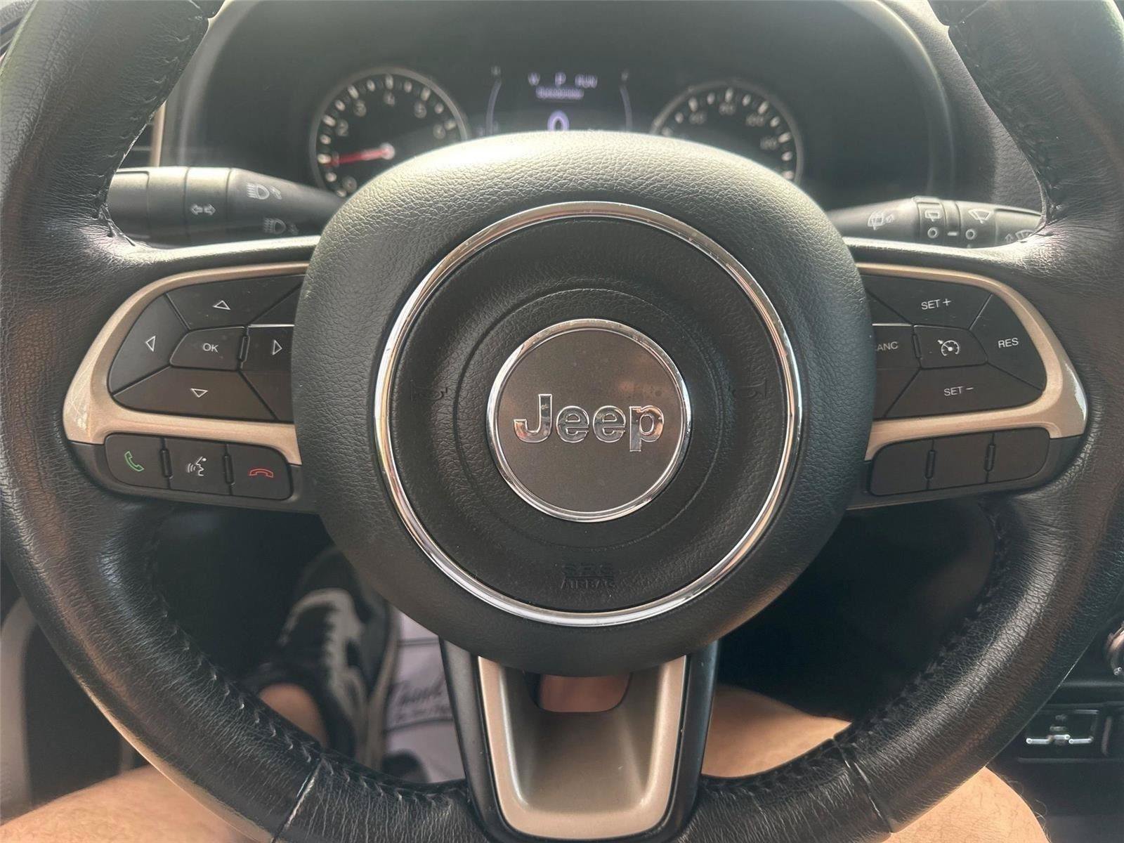 Used 2017 Jeep Renegade Latitude w/ Cold Weather Group FWD image 21