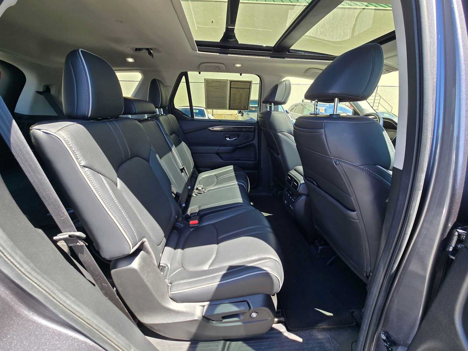 Used 2023 Honda Pilot Elite image 12