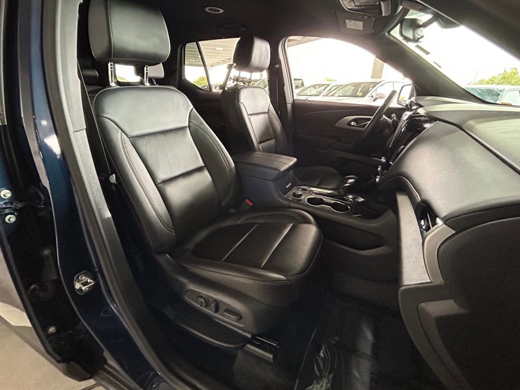 Used 2023 Chevrolet Traverse LT image 27
