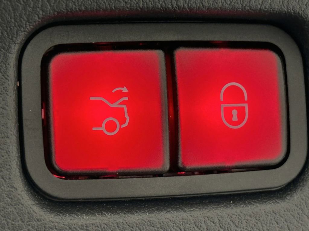 Certified 2025 Mercedes-Benz C 300 Sedan image 21