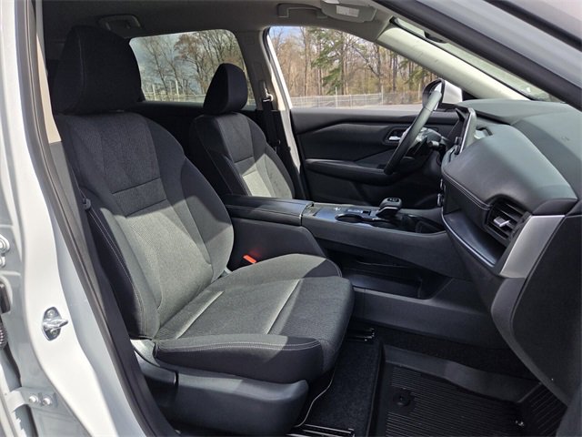 Certified 2025 Nissan Rogue SV image 12