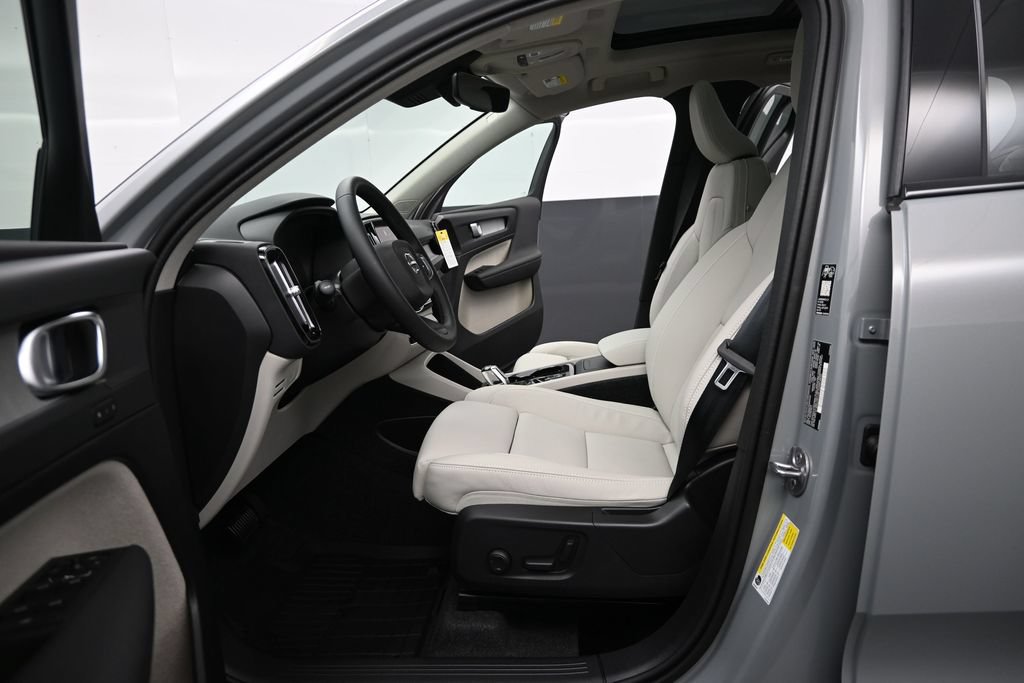 New 2026 Volvo XC40 B5 Plus w/ Protection Package Premier AWD/4WD image 10