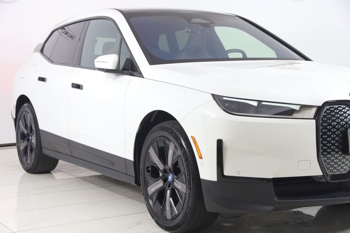 Used 2024 BMW iX xDrive50 w/ Convenience Package AWD/4WD image 42