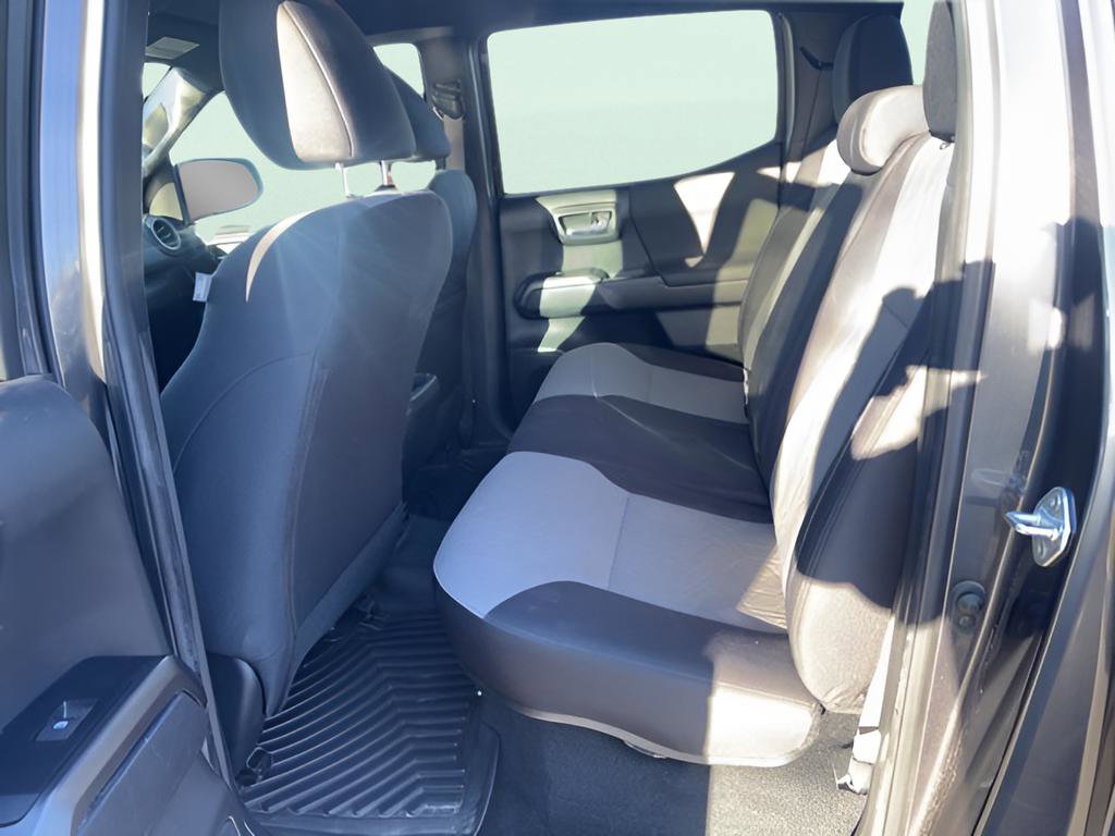 Used 2022 Toyota Tacoma TRD Off-Road image 5