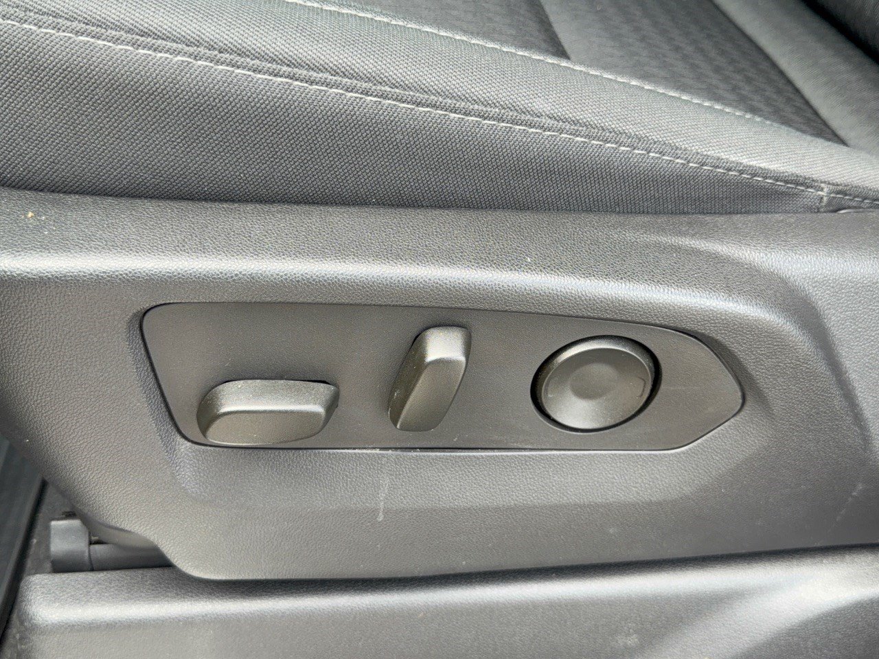 Certified 2023 Chevrolet Silverado 1500 LT AWD/4WD image 16