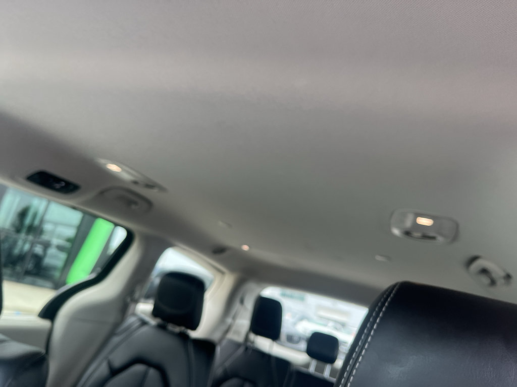 Used 2024 Chrysler Pacifica Touring-L FWD image 32