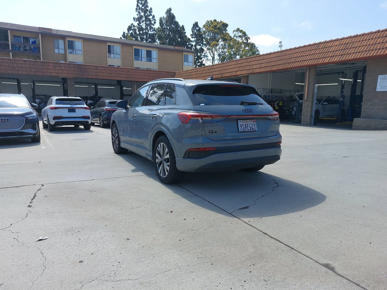 Used 2025 Audi Q4 e-tron Premium w/ Convenience Package RWD image 4