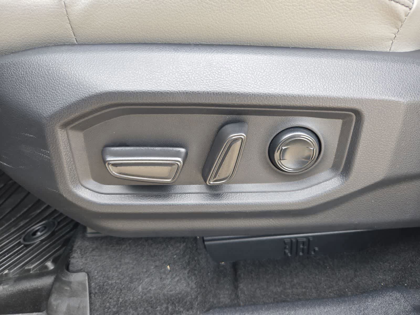 Used 2026 Toyota Tundra Limited AWD/4WD image 15