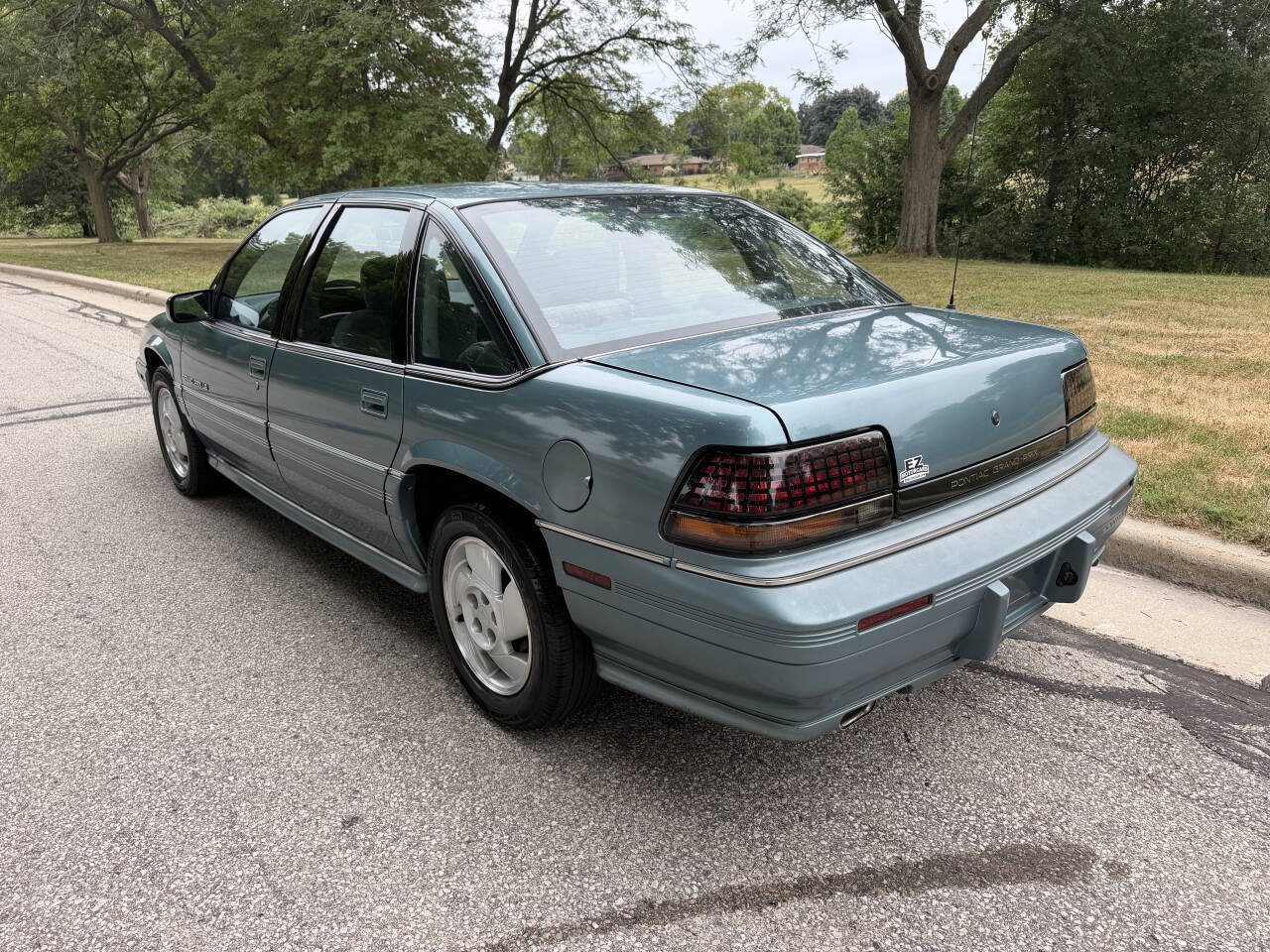 Used 1993 Pontiac Grand Prix LE FWD image 3