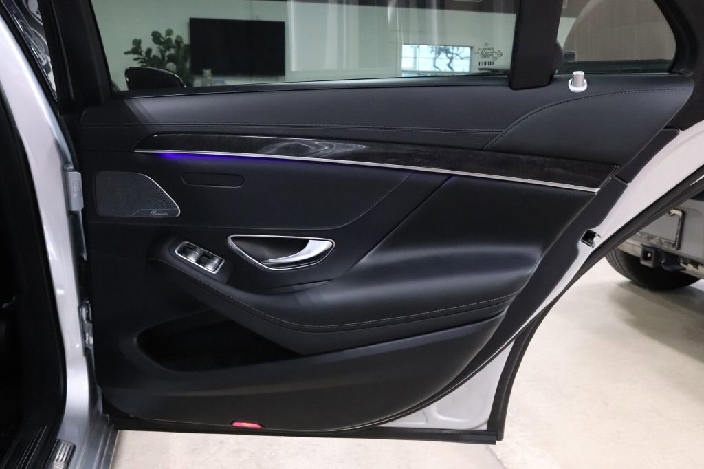 Used 2018 Mercedes-Benz S 560 Sedan image 17