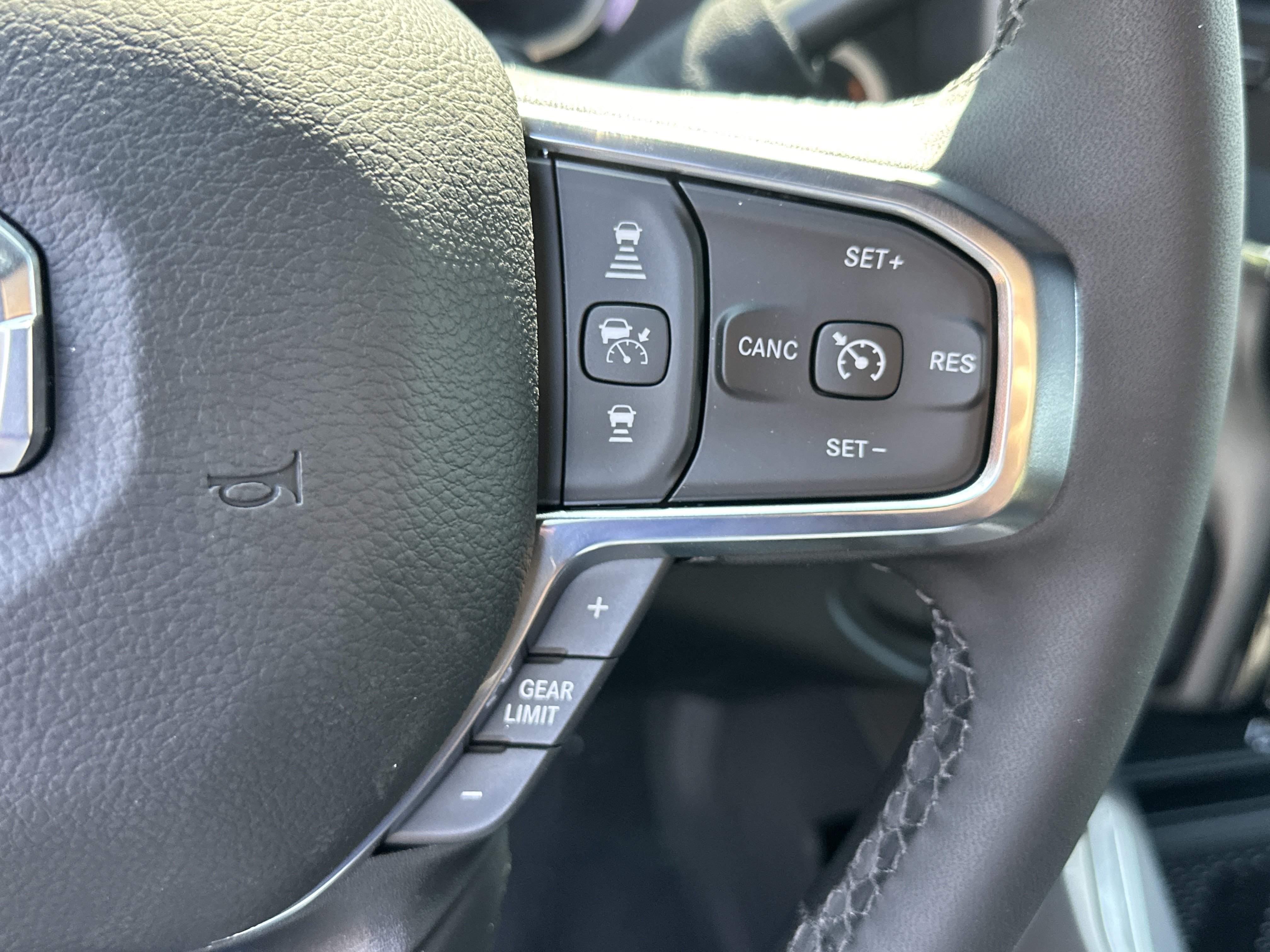 New 2026 RAM 2500 Laramie AWD/4WD image 10