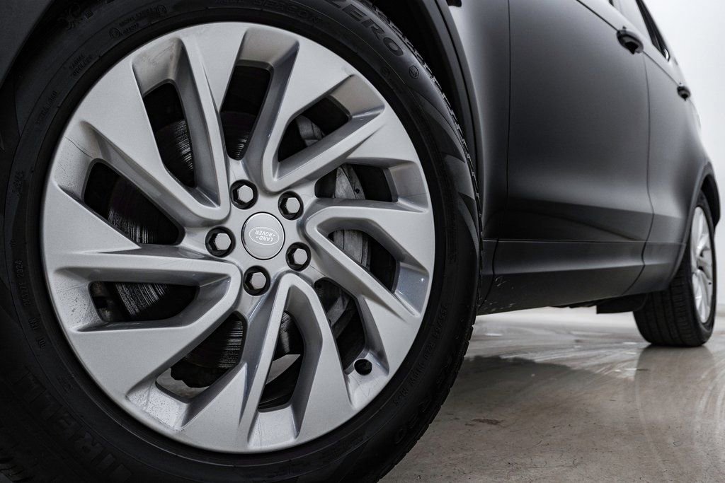 Used 2025 Land Rover Discovery S image 5