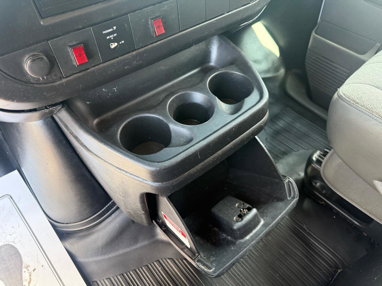 Used 2010 Chevrolet Express 2500 RWD image 17