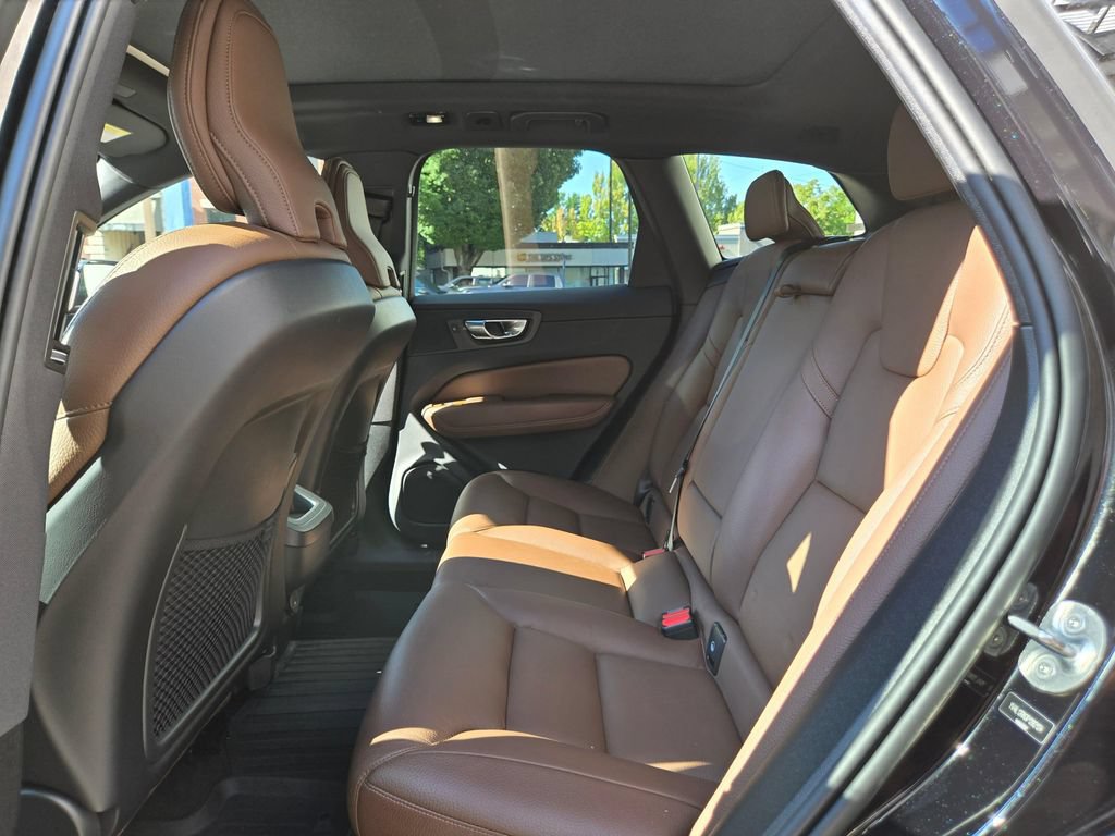 Certified 2023 Volvo XC60 B5 Plus w/ Climate Package AWD/4WD image 16