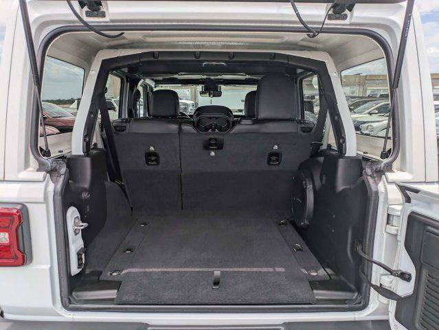 Used 2022 Jeep Wrangler Unlimited Rubicon AWD/4WD image 12