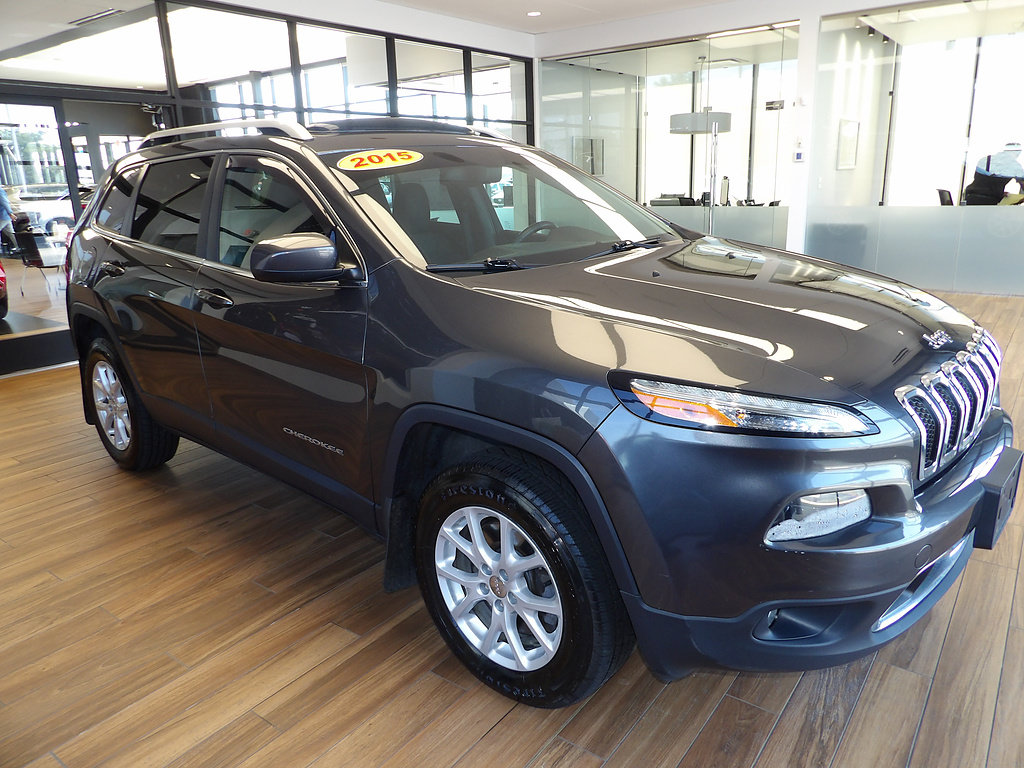 Used 2015 Jeep Cherokee Latitude w/ Comfort/Convenience Group AWD/4WD image 3