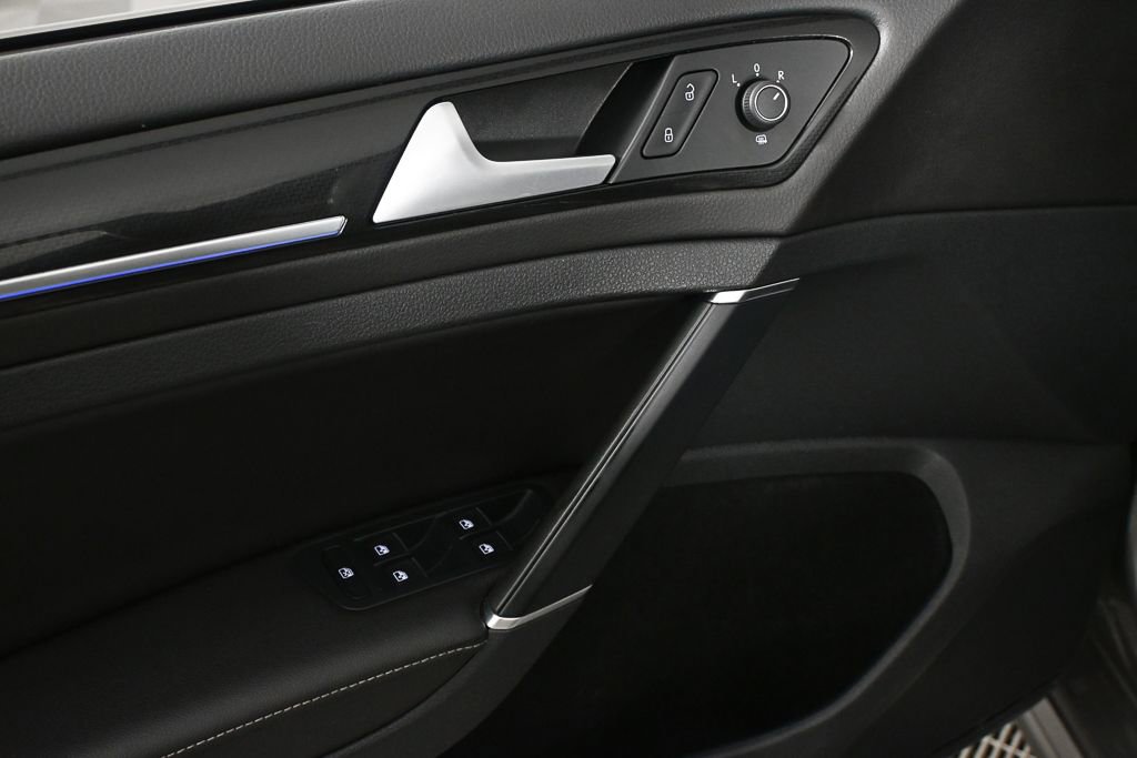 Used 2016 Volkswagen Golf R 4-Door w/ Driver Assistance Package image 8