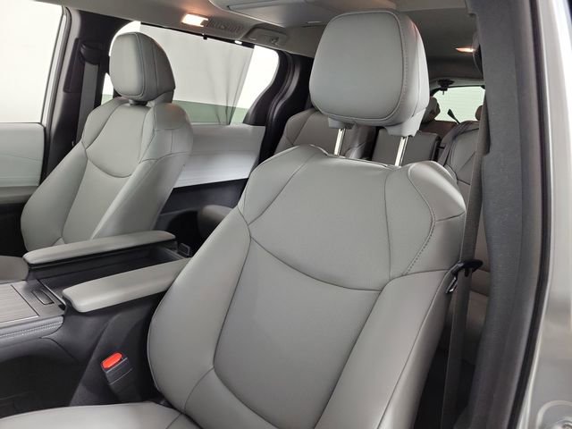 Used 2025 Toyota Sienna XLE w/ XLE Plus Package image 20
