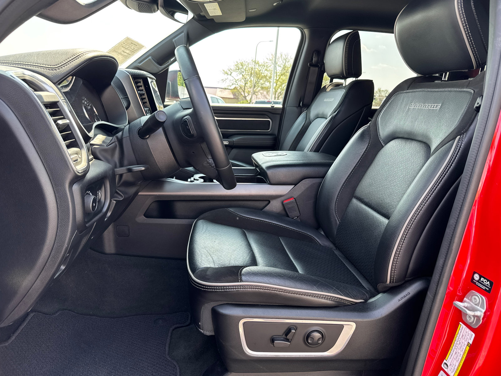 Used 2024 RAM 1500 Laramie AWD/4WD image 10