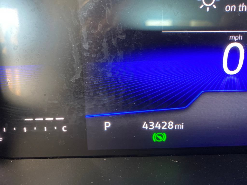 Used 2025 Volkswagen Jetta SE FWD image 2