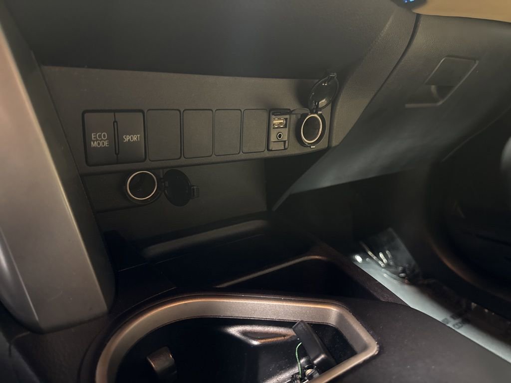 Used 2018 Toyota RAV4 XLE FWD image 27