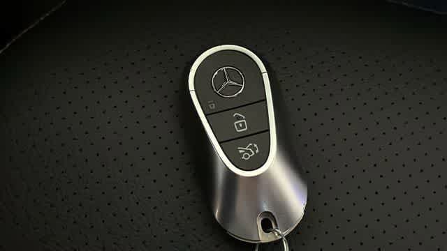 Used 2025 Mercedes-Benz GLC 300 4MATIC image 33