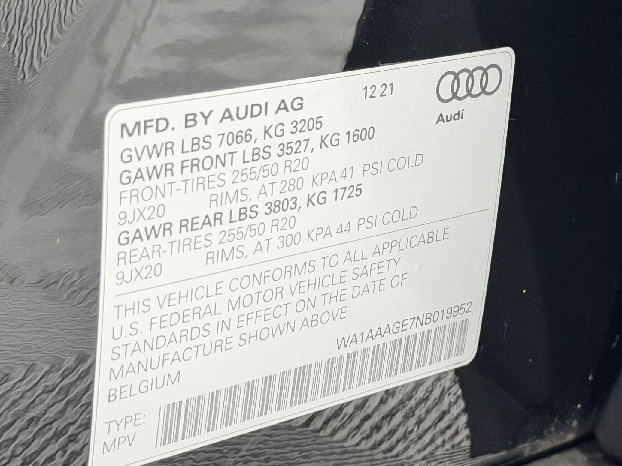 Used 2022 Audi e-tron Premium w/ Convenience Plus Package image 18