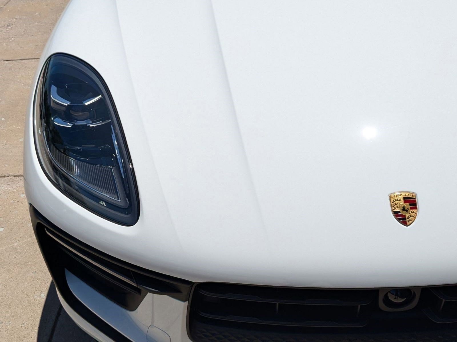 Used 2025 Porsche Macan image 12