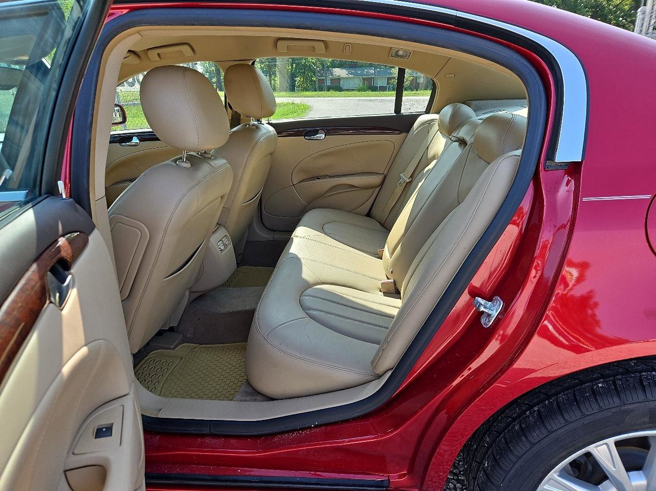 Used 2011 Buick Lucerne CXL w/ Driver Confidence Package FWD image 17