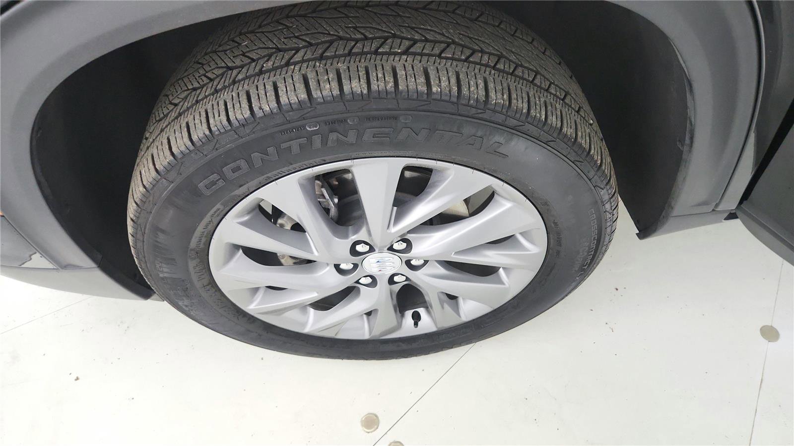 Used 2025 Buick Enclave Preferred AWD/4WD image 31