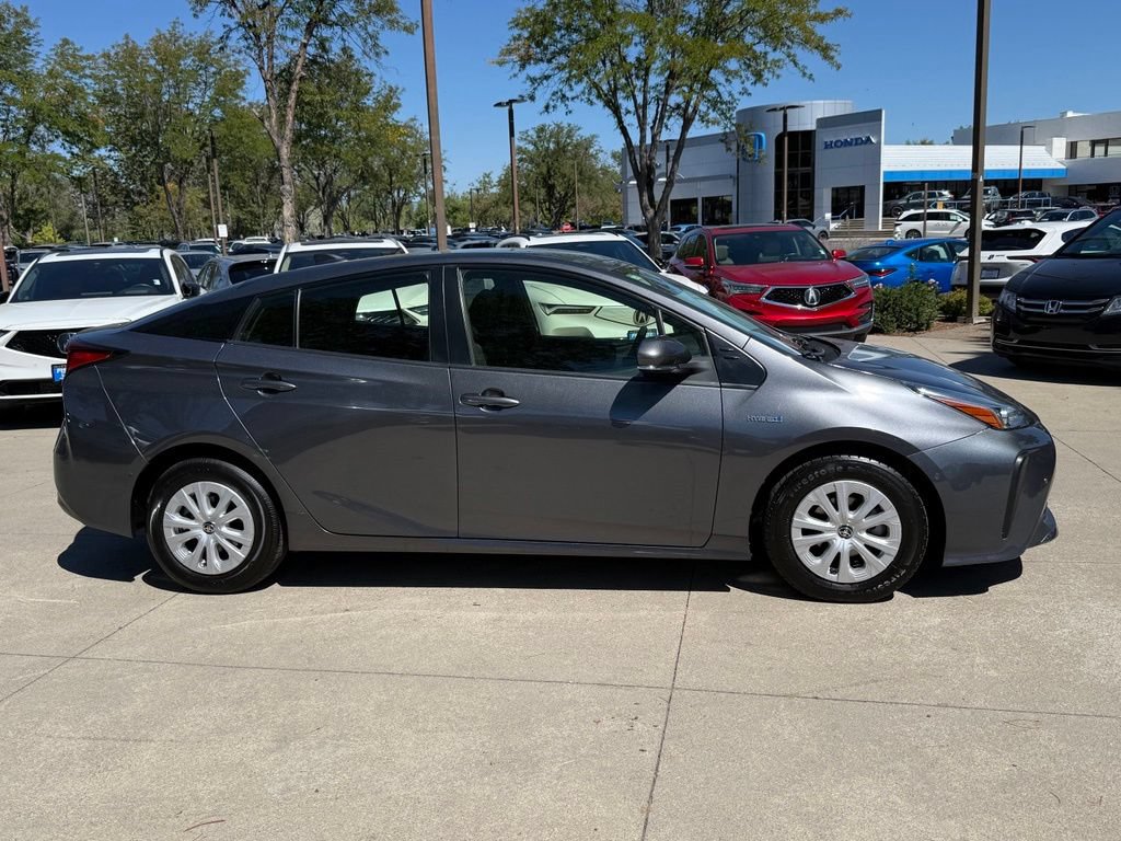 Used 2022 Toyota Prius LE FWD image 3