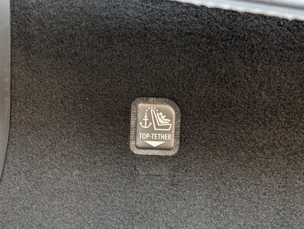 Used 2025 Toyota RAV4 XLE w/ Convenience Package image 18