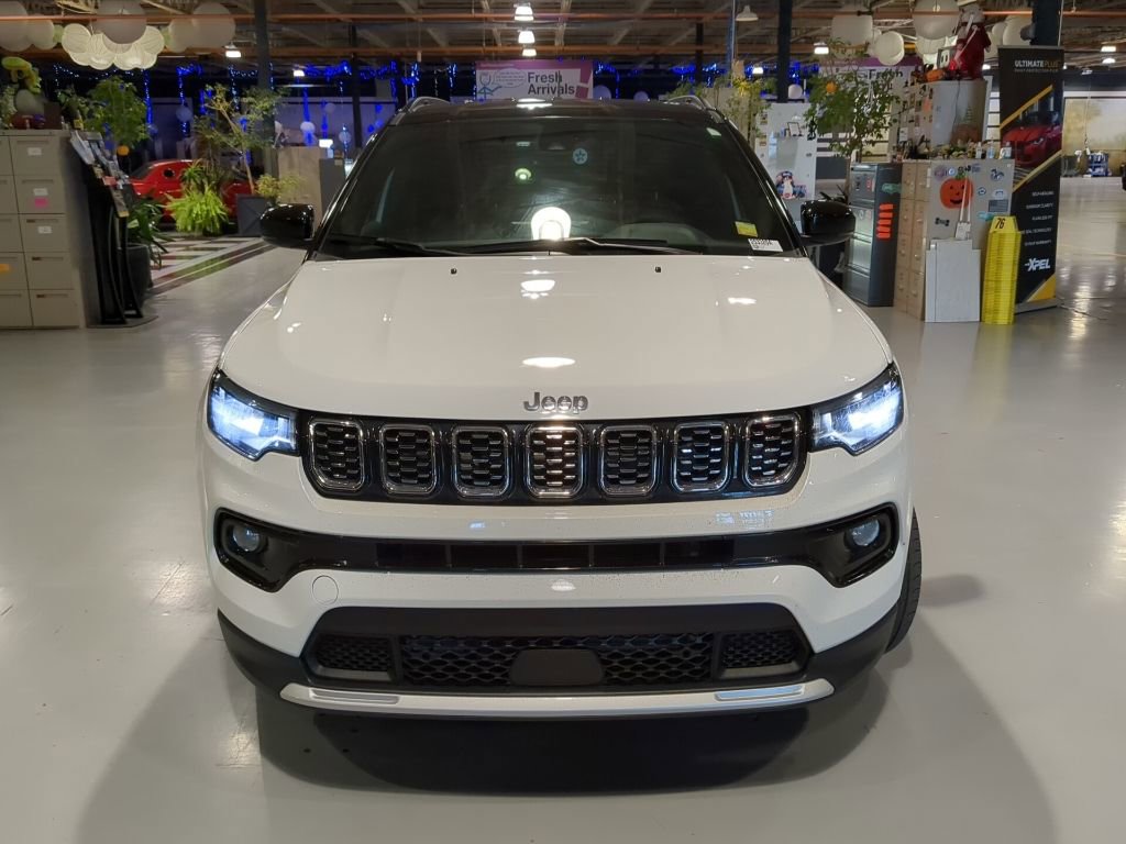 Used 2024 Jeep Compass Limited image 3