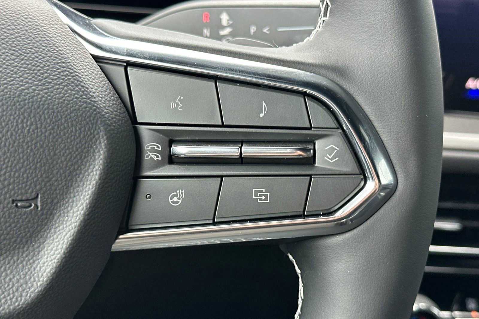New 2025 Chevrolet Traverse LT w/ Enhanced Driving Package FWD image 30
