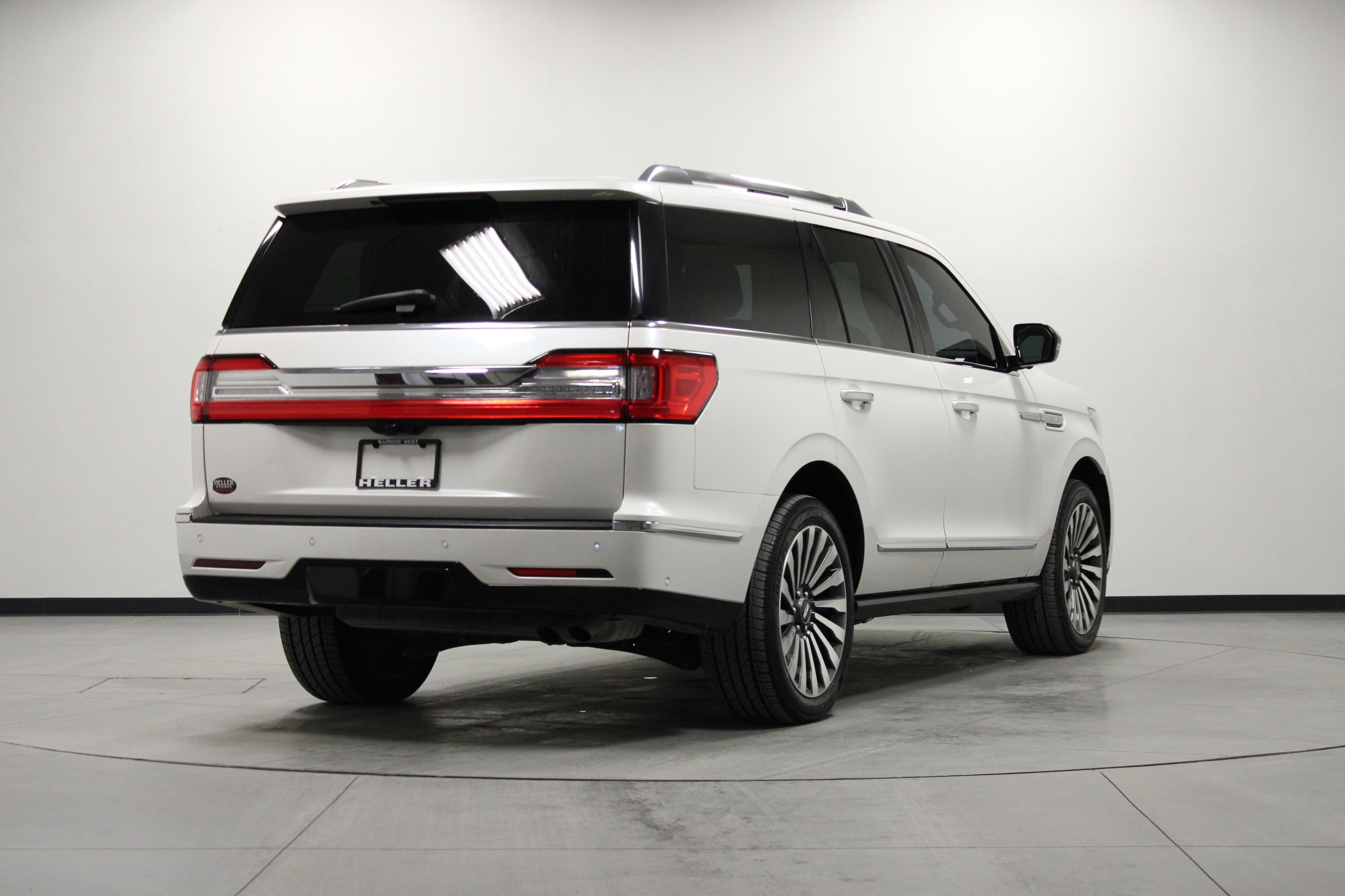 Used 2019 Lincoln Navigator Reserve image 4