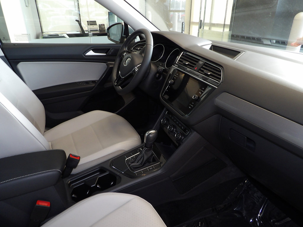 Used 2021 Volkswagen Tiguan SE FWD image 14