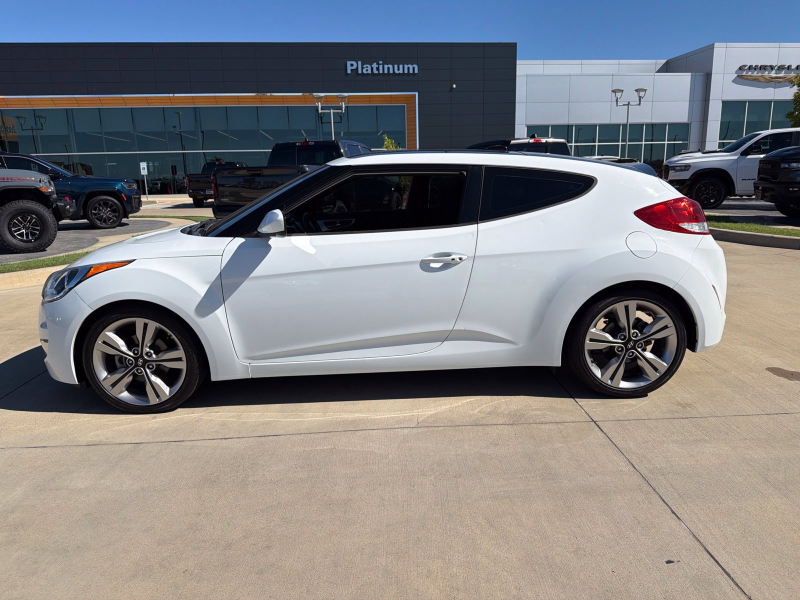 Used 2017 Hyundai Veloster Value Edition FWD image 2