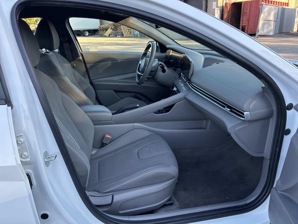 Used 2024 Hyundai Elantra SEL FWD image 10