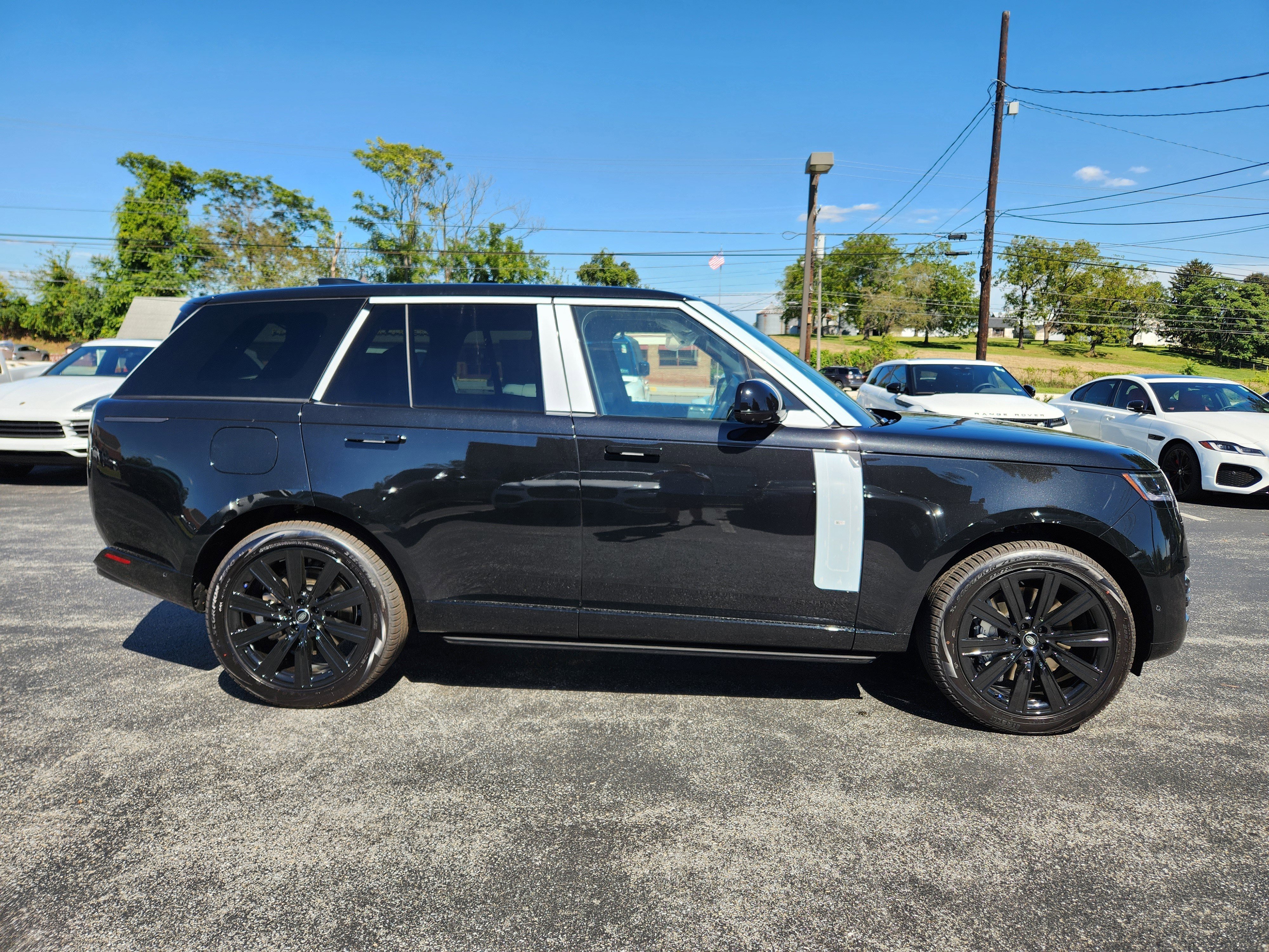 Used 2025 Land Rover Range Rover SE image 6
