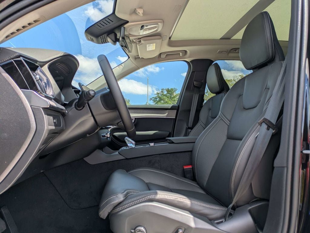 New 2026 Volvo XC90 B5 Ultra w/ Protection Package Premier AWD/4WD image 2