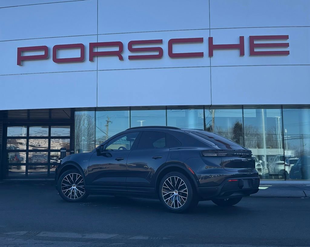 New 2026 Porsche Macan 4 Electric image 3