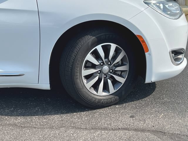 Used 2020 Chrysler Pacifica Touring-L Plus w/ Advanced Safetytec Group FWD image 34