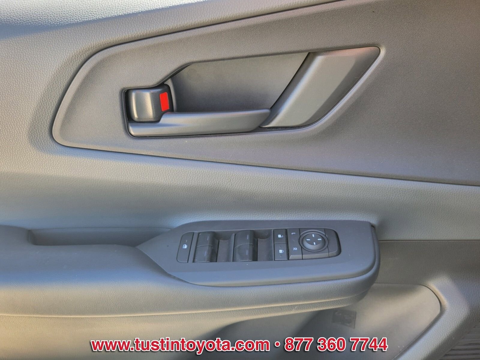 Used 2024 Toyota Prius LE FWD image 17
