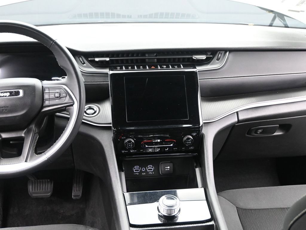 Used 2024 Jeep Grand Cherokee Laredo image 25