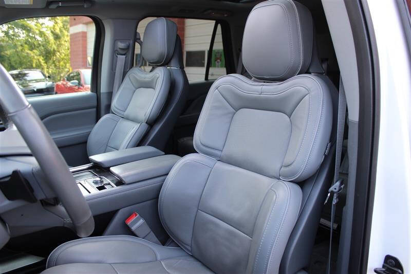 Used 2018 Lincoln Navigator Reserve w/ Technology Package AWD/4WD image 11