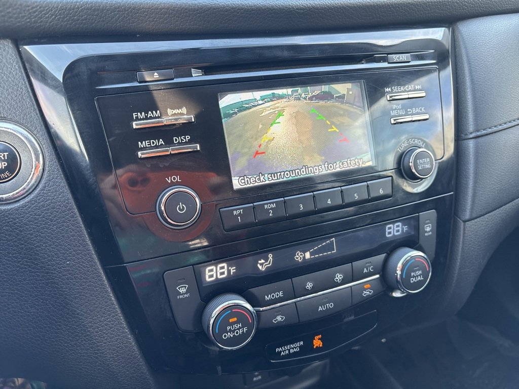 Used 2017 Nissan Rogue SV image 25