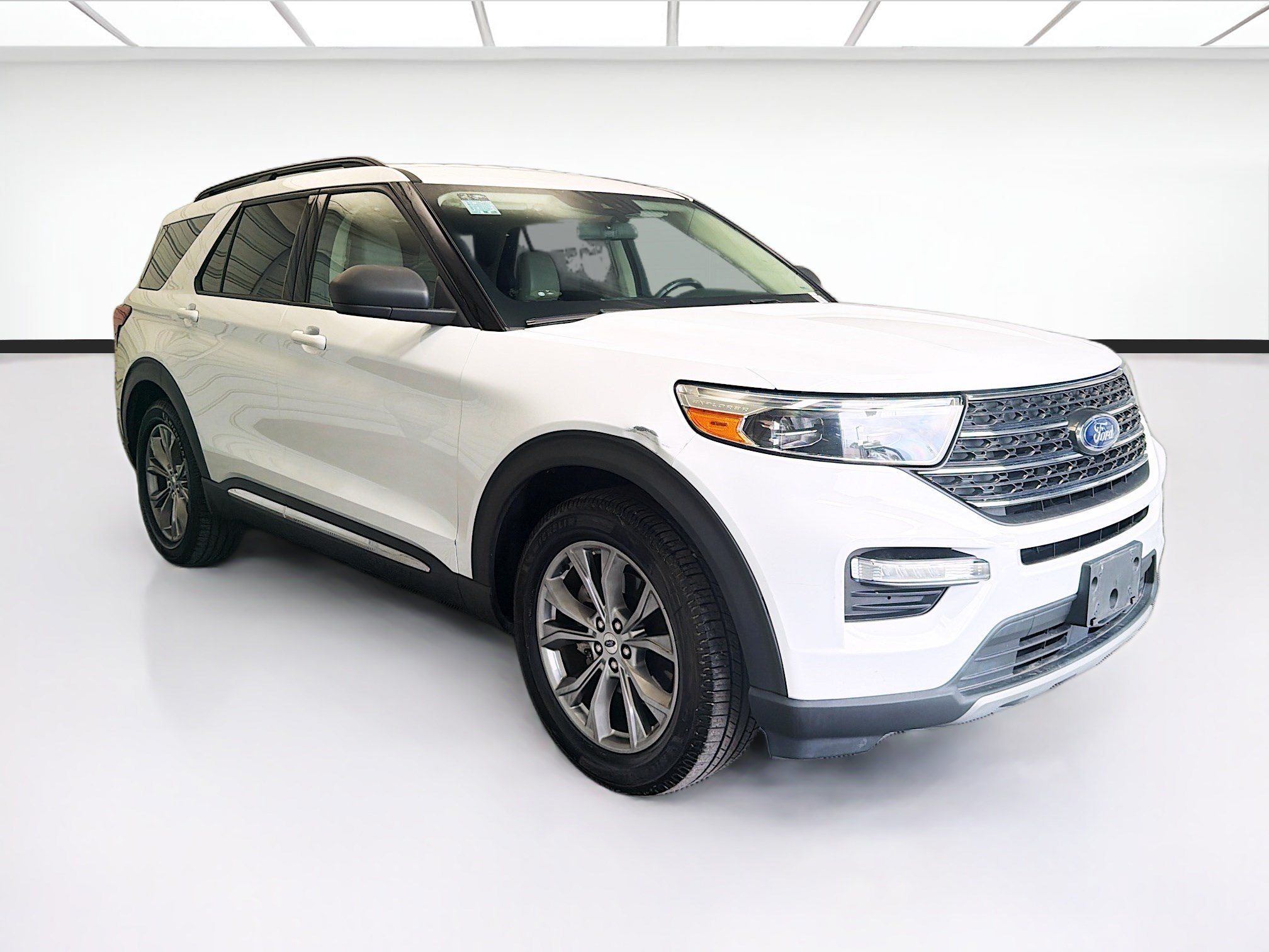 Used 2022 Ford Explorer XLT w/ Equipment Group 202A RWD image 3