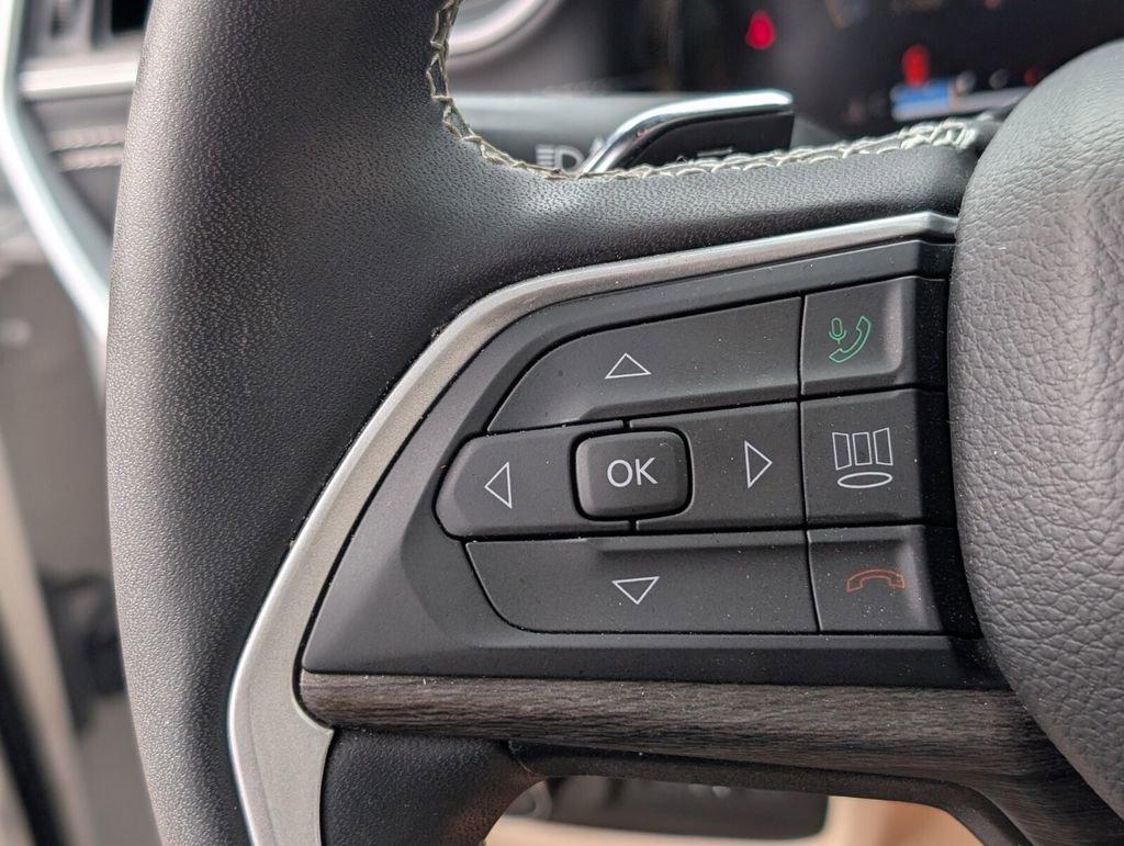 Certified 2023 Jeep Grand Cherokee Limited w/ Trailer Tow Prep Group (B) image 27